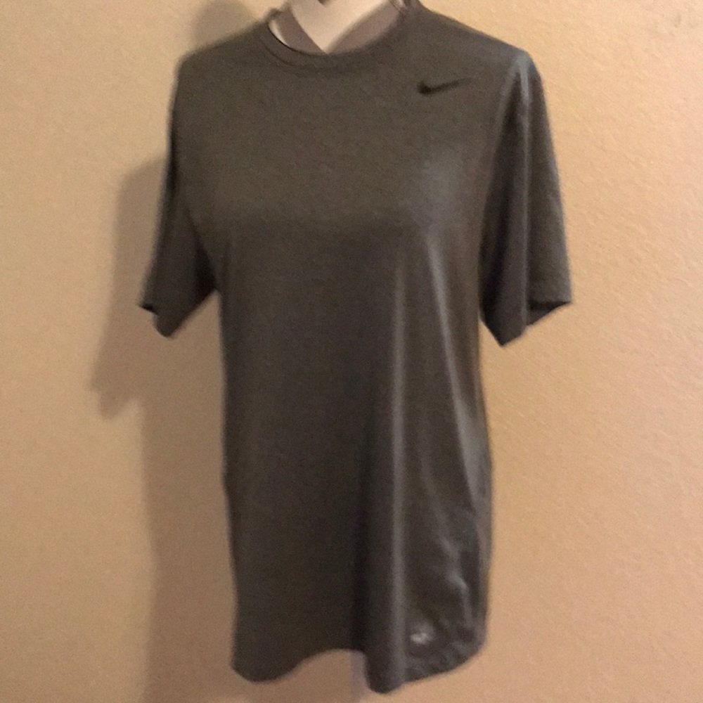 L dri fit Nike shirt